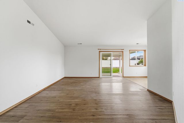 4600 Kendall Way, West Richland, WA 99353