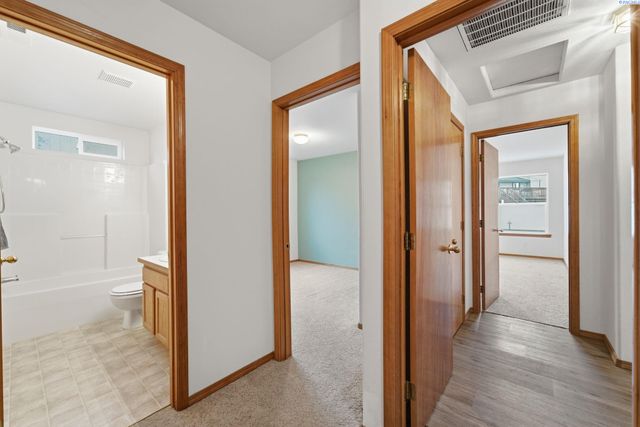 4600 Kendall Way, West Richland, WA 99353