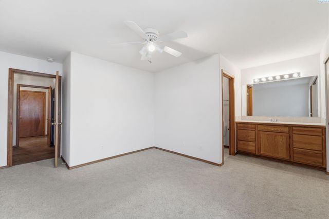 4600 Kendall Way, West Richland, WA 99353