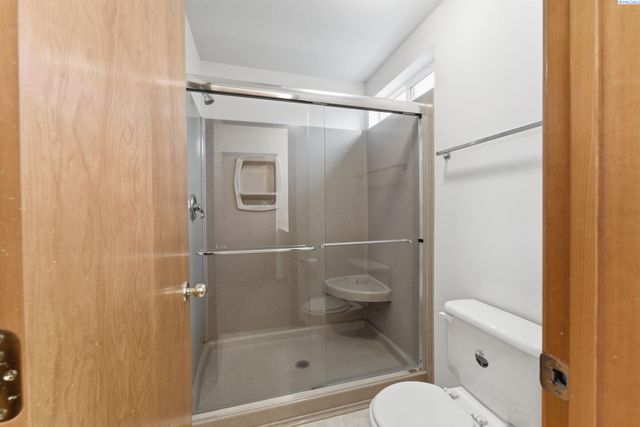 4600 Kendall Way, West Richland, WA 99353