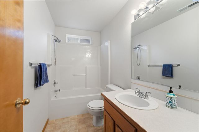 4600 Kendall Way, West Richland, WA 99353