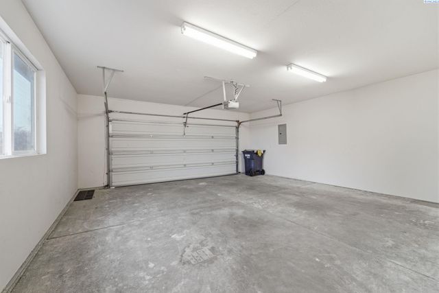 4600 Kendall Way, West Richland, WA 99353