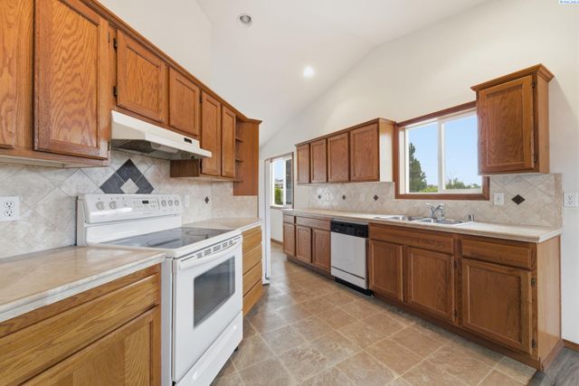 4600 Kendall Way, West Richland, WA 99353