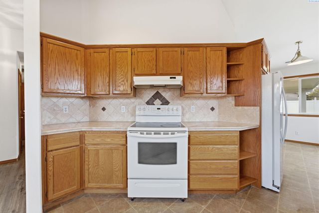 4600 Kendall Way, West Richland, WA 99353