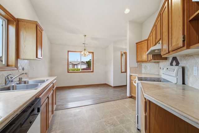 4600 Kendall Way, West Richland, WA 99353