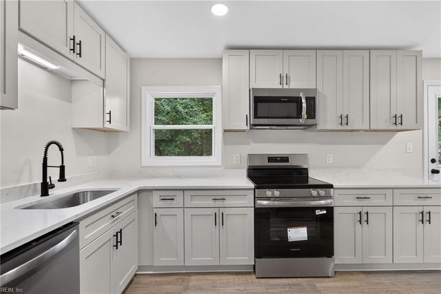228 Colony RD, Newport News, VA 23602