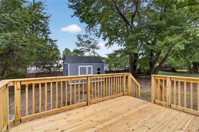 228 Colony RD, Newport News, VA 23602