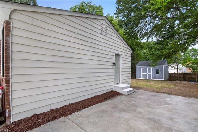 228 Colony RD, Newport News, VA 23602