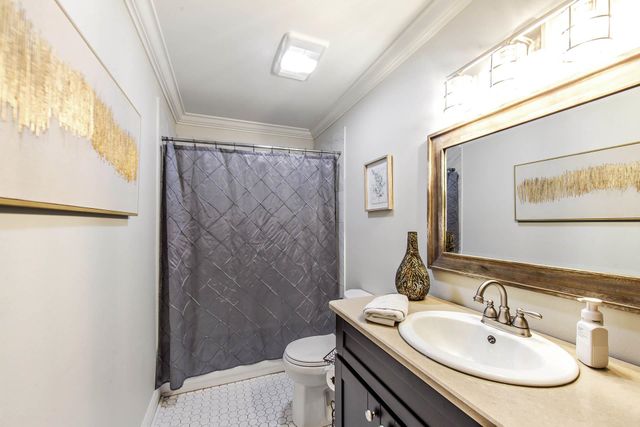 5 Houston Dr, Houma, LA 70360