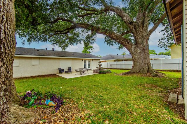 5 Houston Dr, Houma, LA 70360