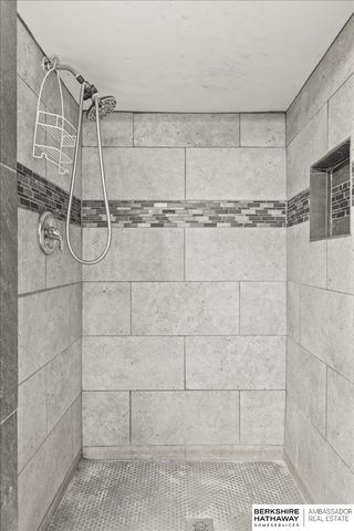 4156 N 61st Street, Omaha, NE 68104