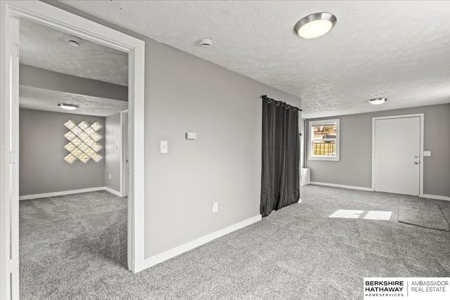 4156 N 61st Street, Omaha, NE 68104