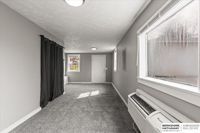 4156 N 61st Street, Omaha, NE 68104