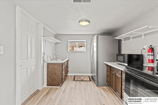 4156 N 61st Street, Omaha, NE 68104