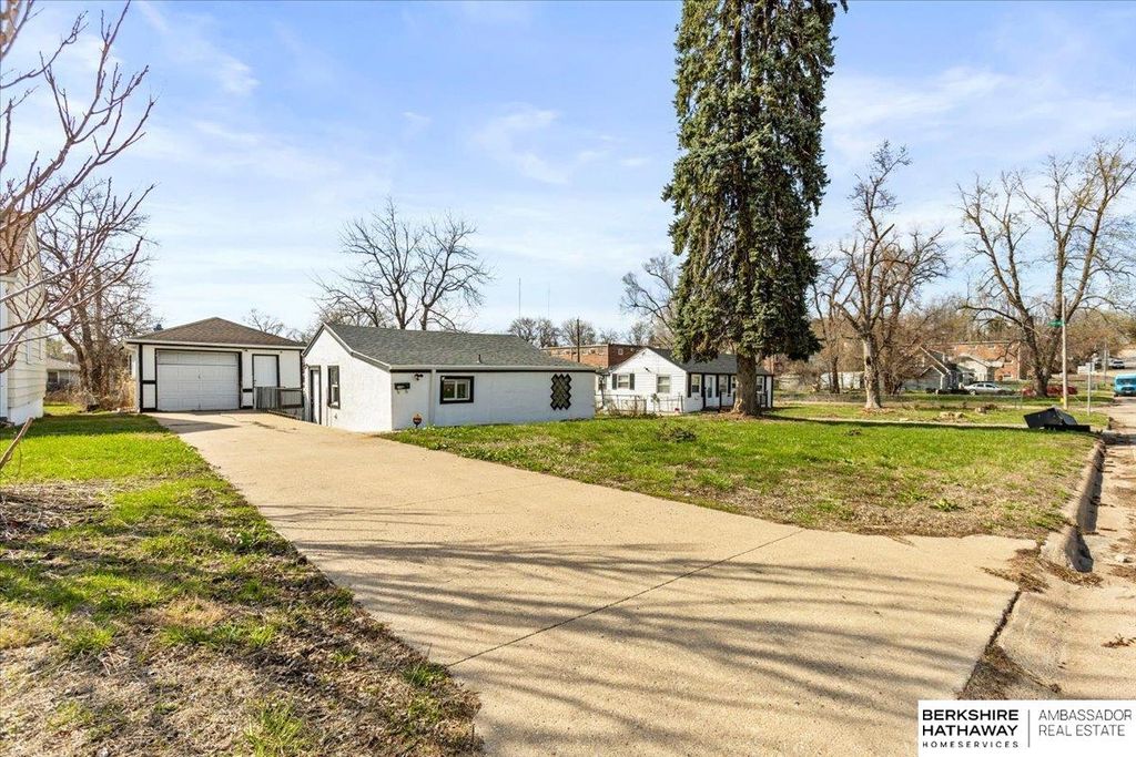 4156 N 61st Street, Omaha, NE 68104