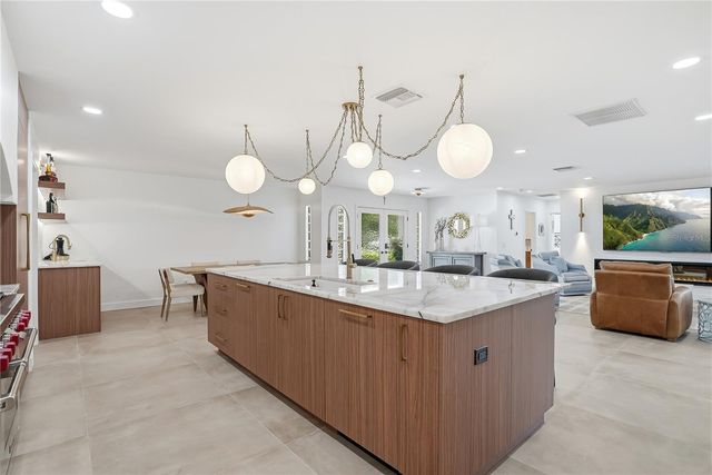 3896 42ND AVENUE S, St Petersburg, FL 33711