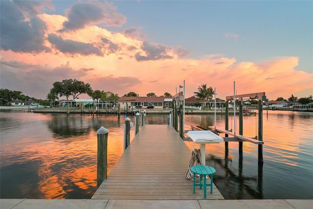 3896 42ND AVENUE S, St Petersburg, FL 33711