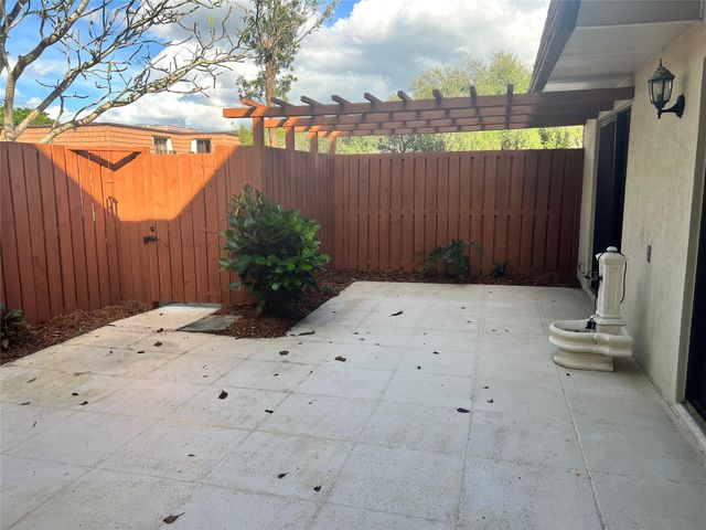 9101 SW 19th Pl B, Davie, FL 33324