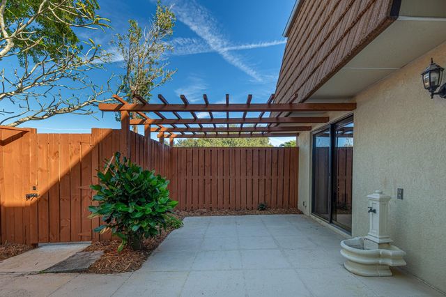 9101 SW 19th Place B, Davie, FL 33324