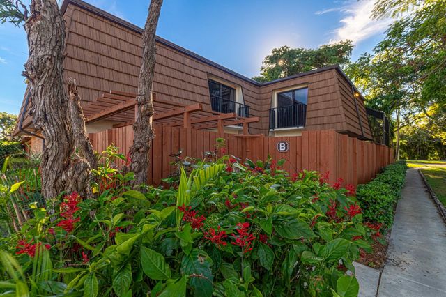 9101 SW 19th Place B, Davie, FL 33324