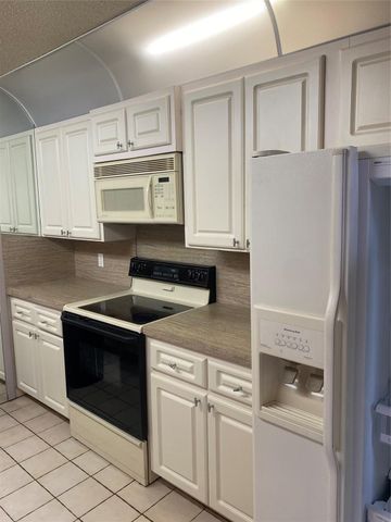 9101 SW 19th Pl B, Davie, FL 33324