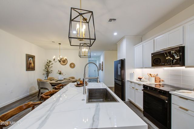 2968 W SHANLEY Avenue, Apache Junction, AZ 85120