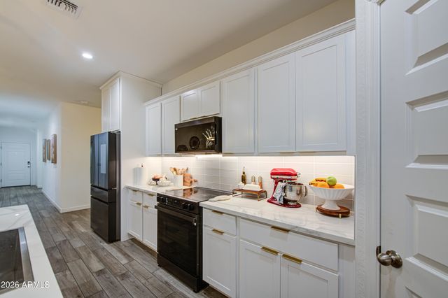 2968 W SHANLEY Avenue, Apache Junction, AZ 85120