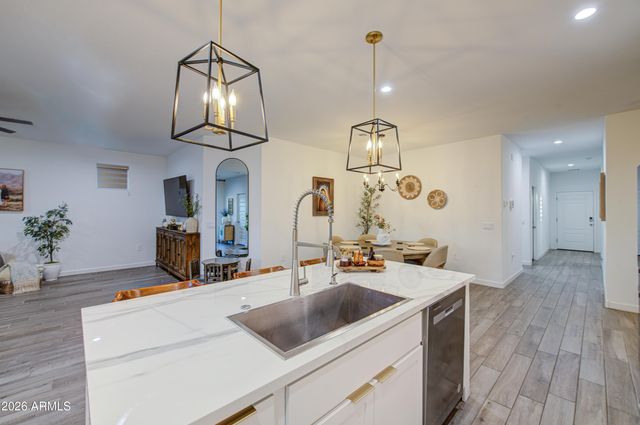 2968 W SHANLEY Avenue, Apache Junction, AZ 85120