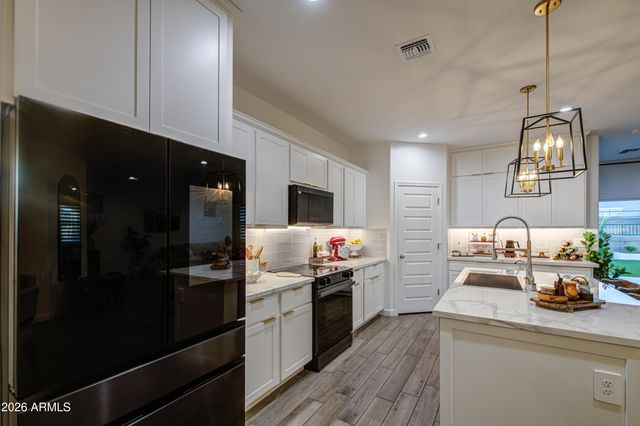 2968 W SHANLEY Avenue, Apache Junction, AZ 85120