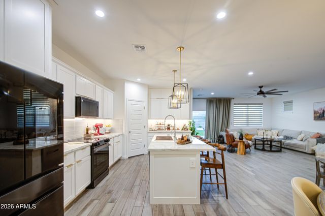 2968 W SHANLEY Avenue, Apache Junction, AZ 85120