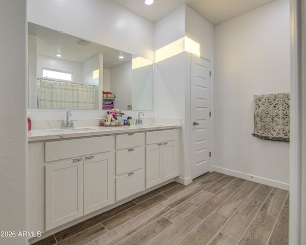 2968 W SHANLEY Avenue, Apache Junction, AZ 85120