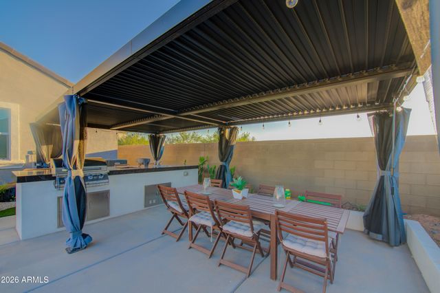 2968 W SHANLEY Avenue, Apache Junction, AZ 85120