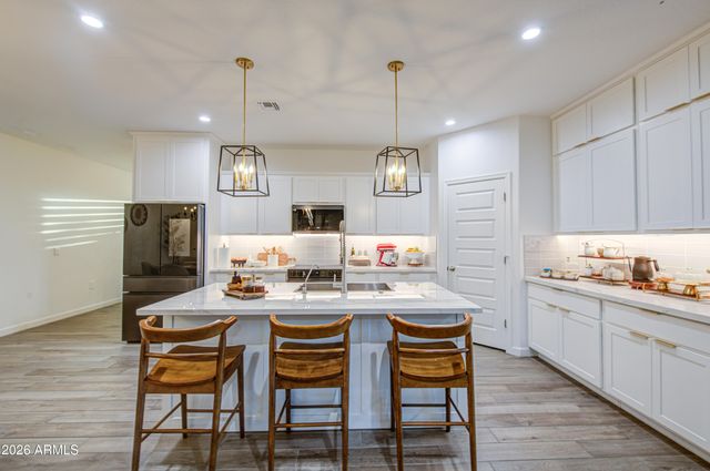2968 W SHANLEY Avenue, Apache Junction, AZ 85120