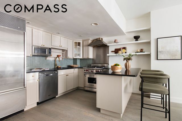222 E 5th St Apt 2, New York City, NY 10003