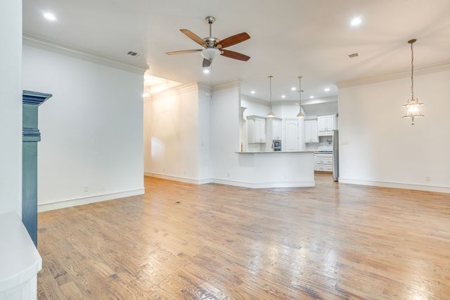 2946 Masters Court N, Burleson, TX 76028