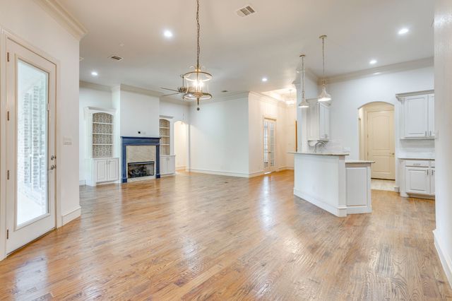 2946 Masters Court N, Burleson, TX 76028