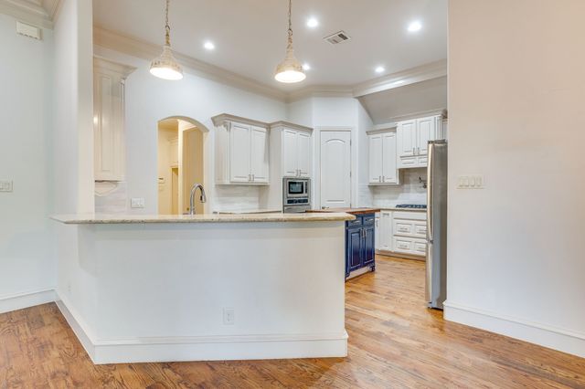 2946 Masters Court N, Burleson, TX 76028