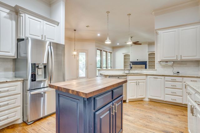2946 Masters Court N, Burleson, TX 76028