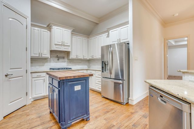 2946 Masters Court N, Burleson, TX 76028