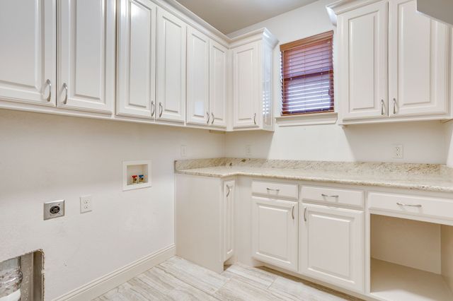 2946 Masters Court N, Burleson, TX 76028
