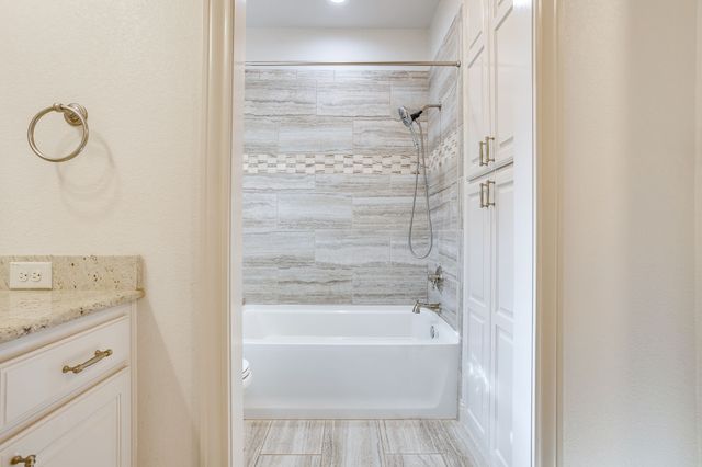2946 Masters Court N, Burleson, TX 76028