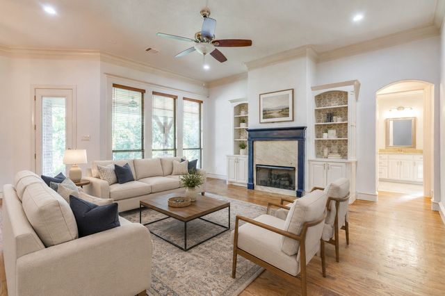 2946 Masters Court N, Burleson, TX 76028