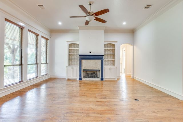 2946 Masters Court N, Burleson, TX 76028