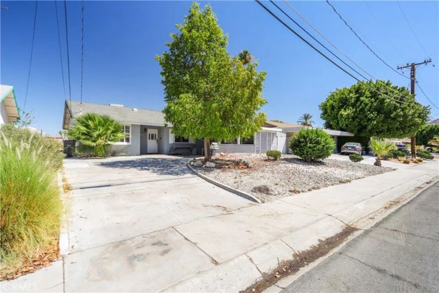 43460 Illinois, Palm Desert, CA 92211