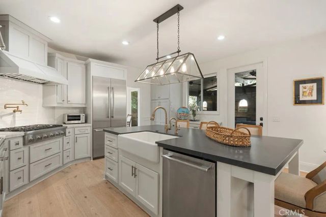 2555 Reynolds Drive, Tustin, CA 92782