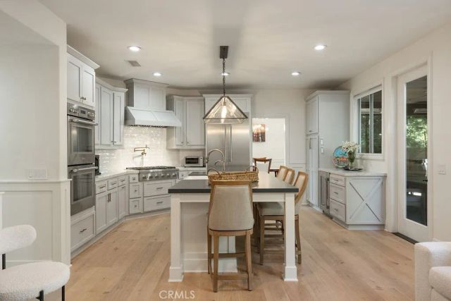 2555 Reynolds Drive, Tustin, CA 92782
