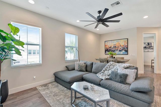 4952 Pointe Midtown Way, Palm Beach Gardens, FL 33418