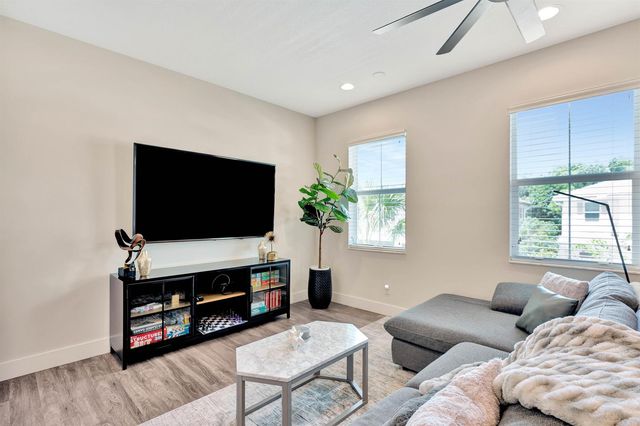 4952 Pointe Midtown Way, Palm Beach Gardens, FL 33418