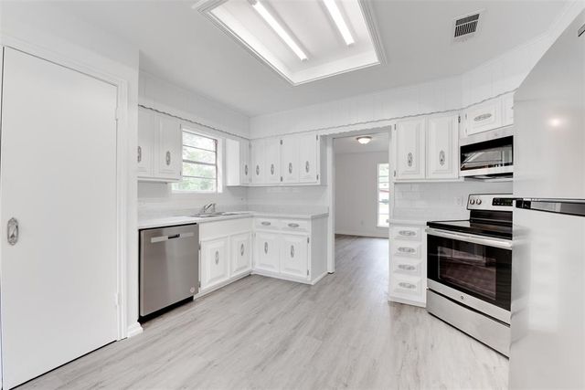 407 S 2nd Street, Alvin, TX 77511
