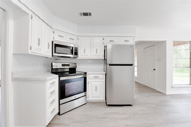 407 S 2nd Street, Alvin, TX 77511